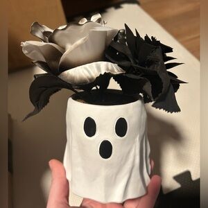 Ashland ghost planter with faux black & white roses